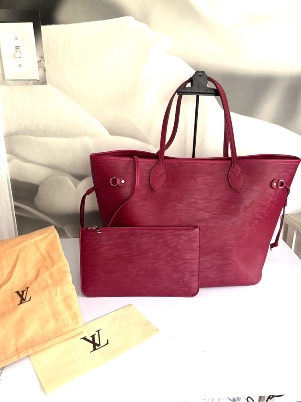Authentic Louis Vuitton Neverfull MM / pochette in Fuchsia